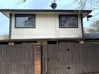 Building Photo - 12023 Greenwood-Forest Dr