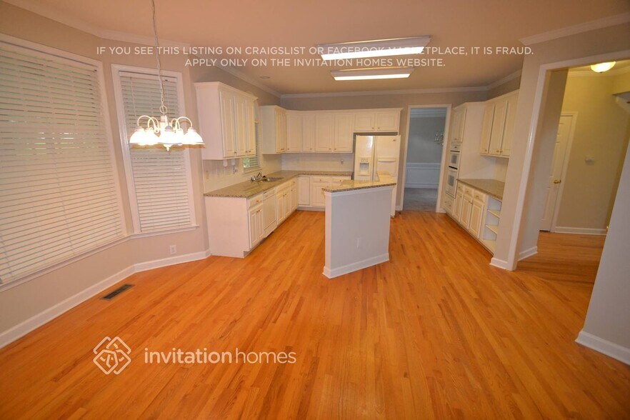 Building Photo - 10818 Tavernay Pkwy