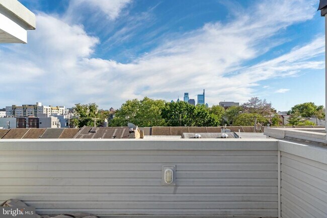 Building Photo - 1528 W Seybert St