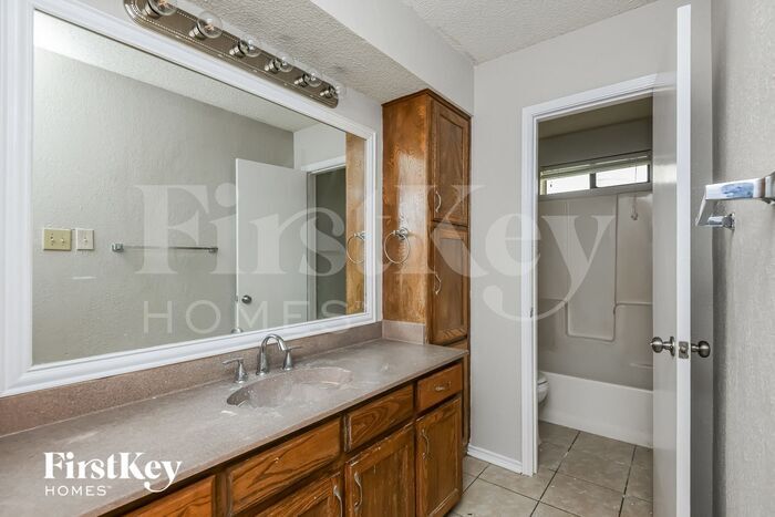 Building Photo - 3915 Wrentham Dr