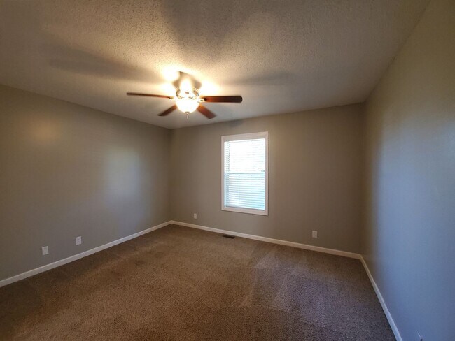 Building Photo - 3406 Oak Lawn Dr