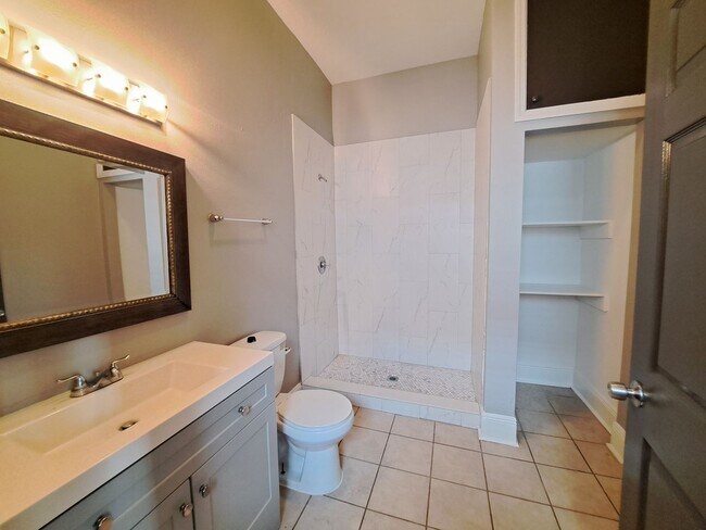 Building Photo - GORGEOUS 3BR/2 BA Single Family Home!