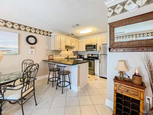 Building Photo - 13500 Sandy Key Dr