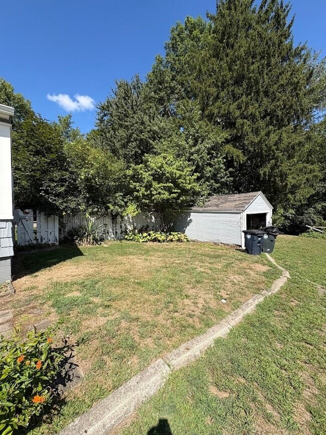 Building Photo - Three bedroom two bathroom home for rent