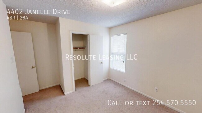 Building Photo - 4402 Janelle Dr
