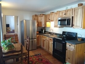 Building Photo - 278 Maine St