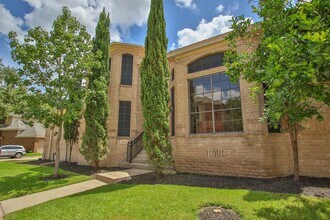 Building Photo - Huge breathtaking home!! Gated comunity wi...