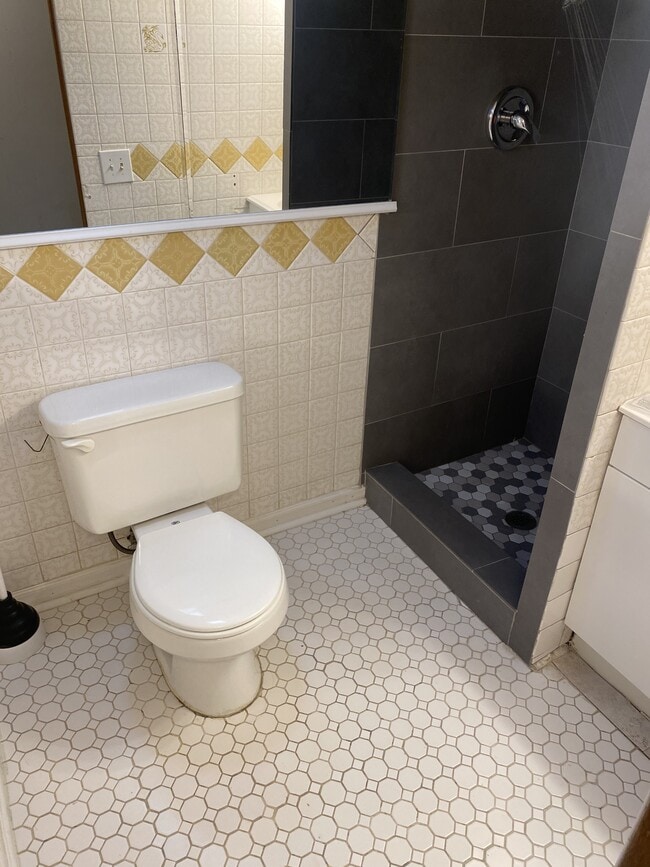 Building Photo - 819 E Hibiscus Ave