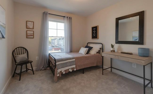 Guest Bedroom Built Similar To - 1344 Appaloosa Ct