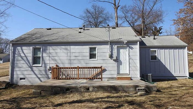 Building Photo - Cozy 3 bedrooms and 2 full baths home located on Holt Lane in Kansas City, KS
