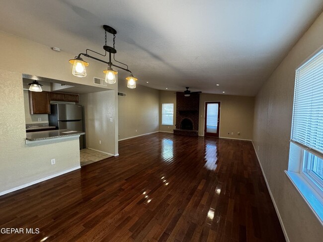 Building Photo - 8700 Lakehurst Rd