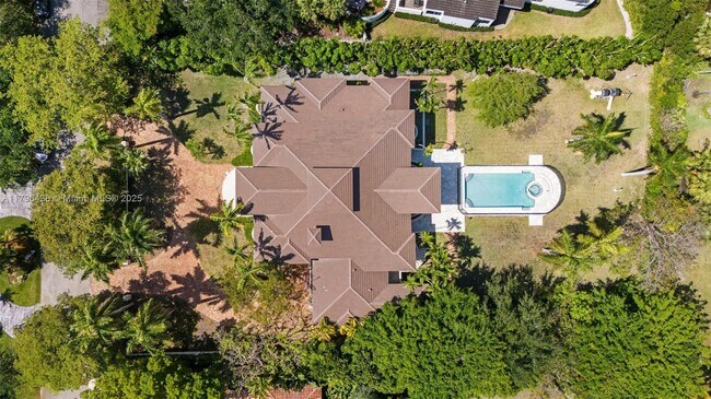 Building Photo - 8112 Los Pinos Cir