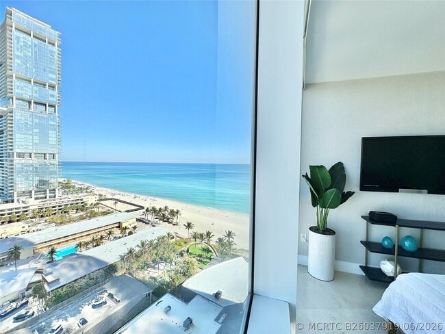 Building Photo - 18201 Collins Ave