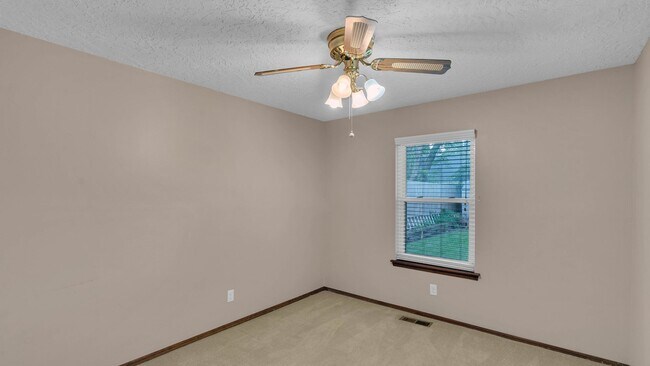 Building Photo - 3 Bed | 2 Bath | Broken Arrow