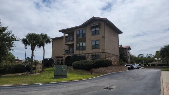 Building Photo - 914 Charo Pkwy