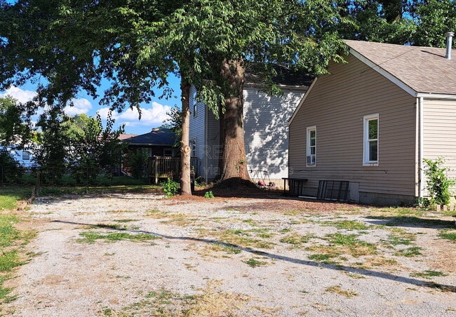 Building Photo - 1443 S 32nd St