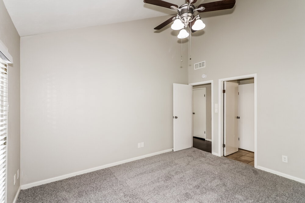 Building Photo - 7722 High Village Dr