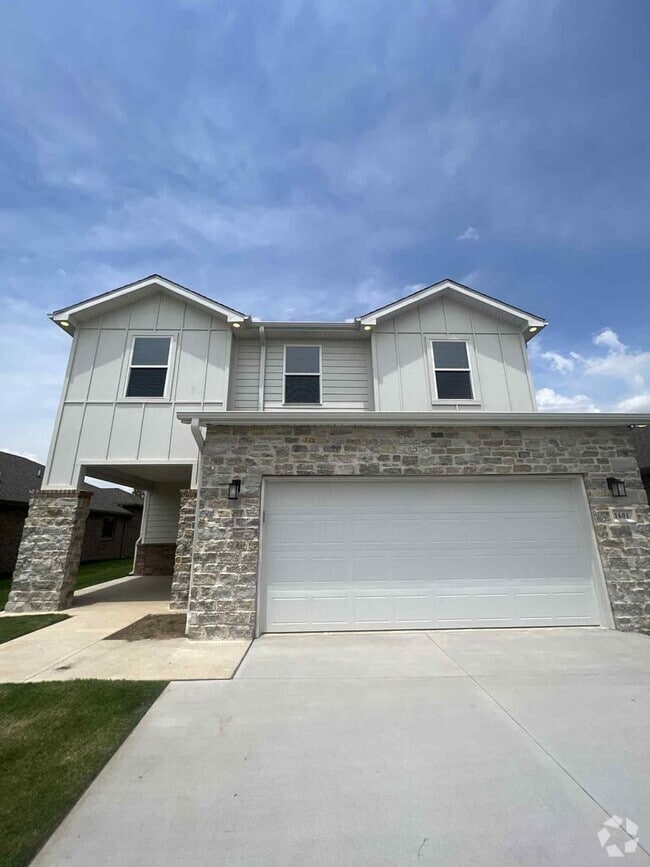 Building Photo - BEAUTIFUL LUXRY NEW BUILD: 5 BEDROOM / 3.5...
