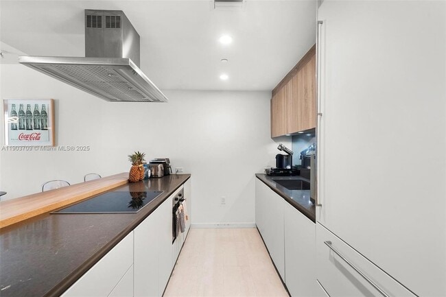 Building Photo - 1000 Brickell Plaza