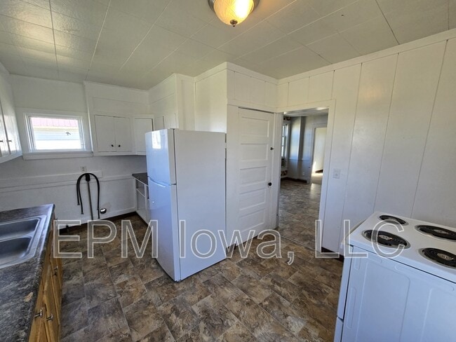 Building Photo - 1017 19th St SE