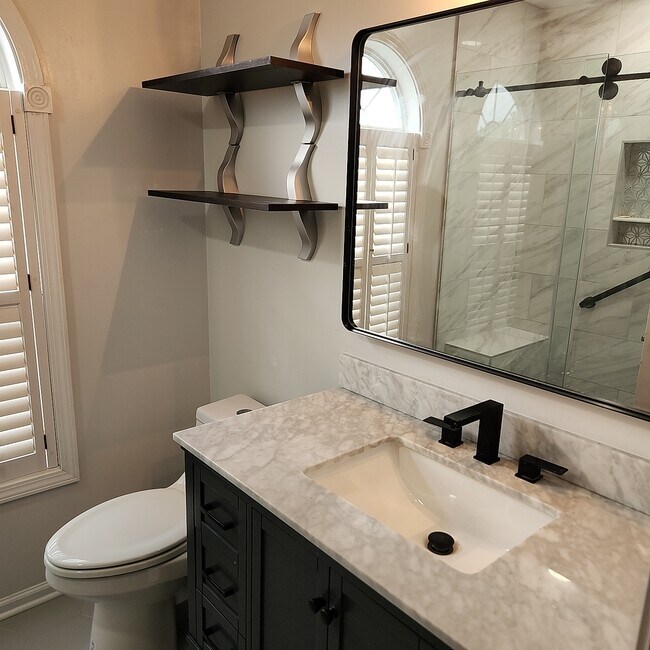 Building Photo - 807 Andora Way SW