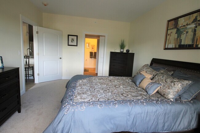 Building Photo - 2 Regency Village Way