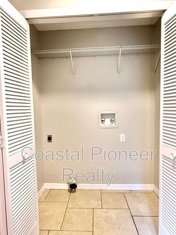Building Photo - 1412 High Knoll Dr