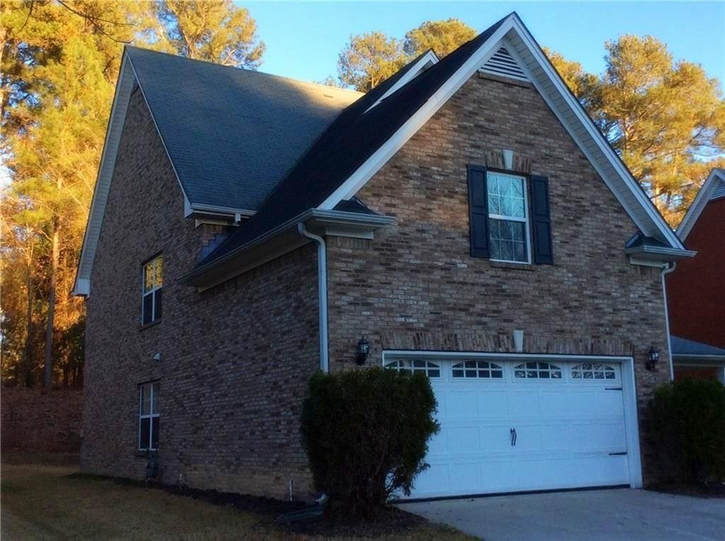 Building Photo - 1551 Park Knoll Trail NE