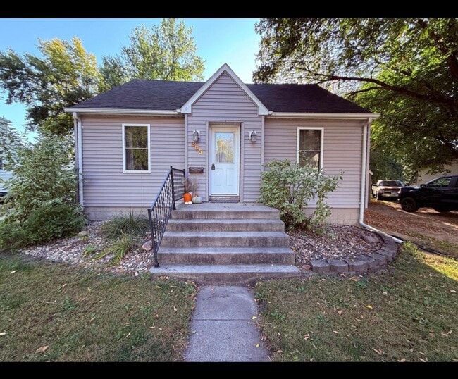 Building Photo - 605 Peltier St