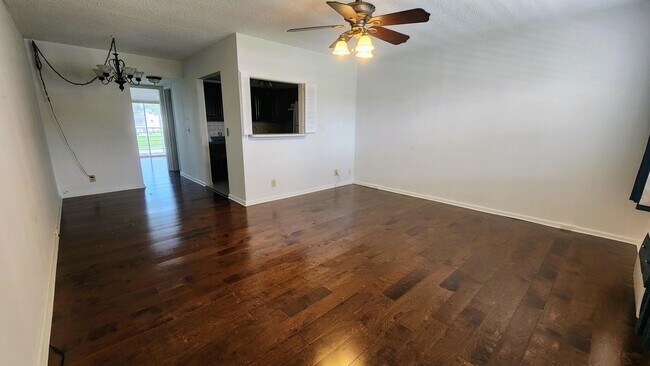Building Photo - 358 Fanshaw I