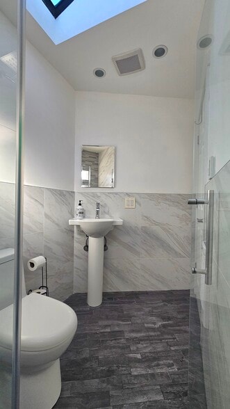 Building Photo - 55 Lakeview St