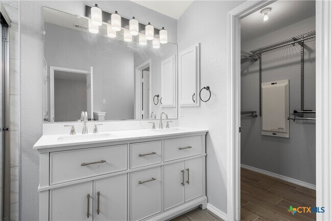 Building Photo - 4492 Mather