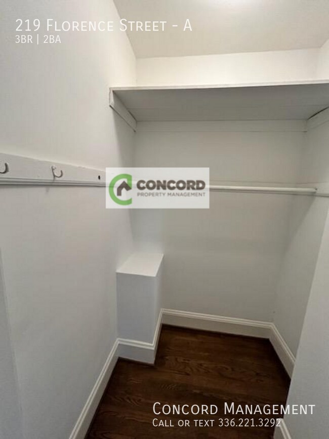 Building Photo - 219 Florence St