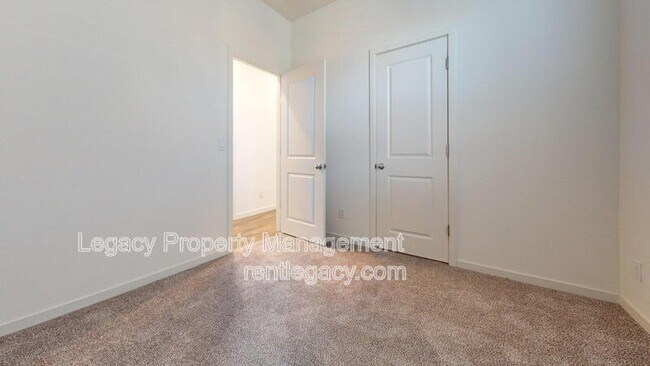 Building Photo - 3998 E Commerce Way