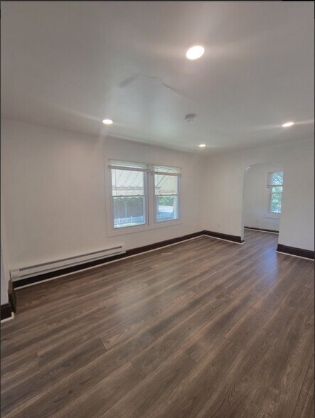 Building Photo - 1185 E 167th St
