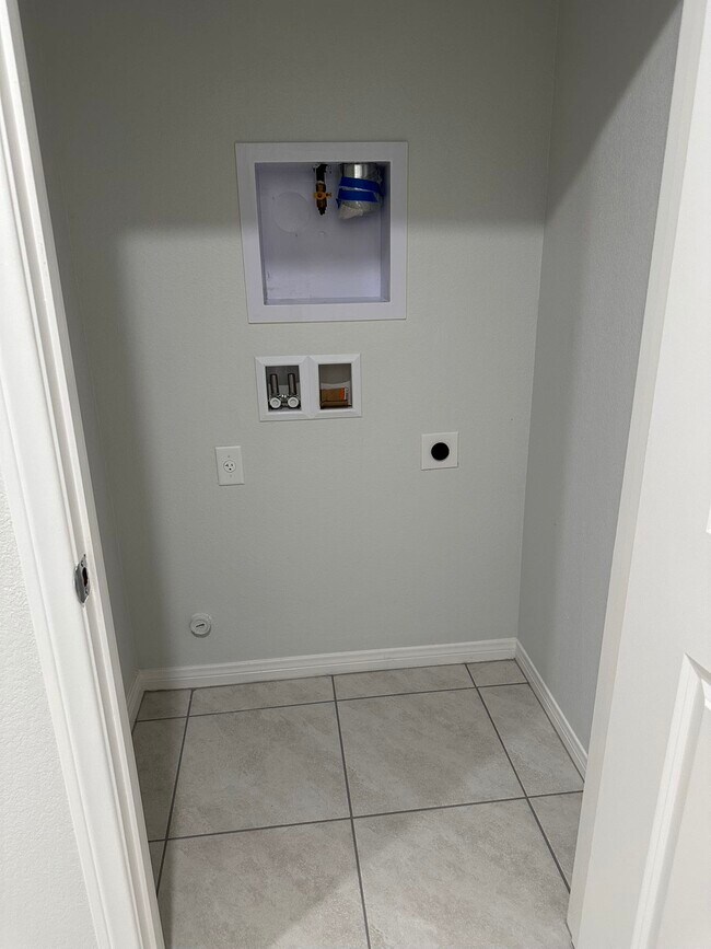 Building Photo - 11585 Salt Creek Ave