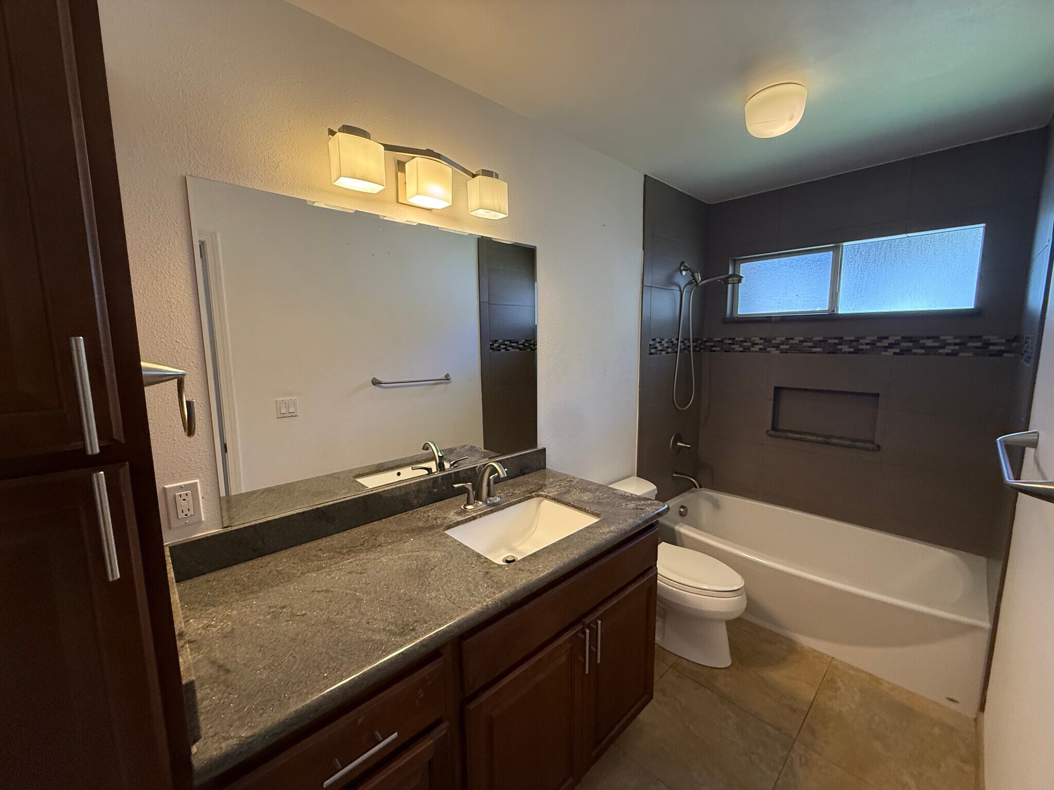 Building Photo - 2657 Moolio Pl