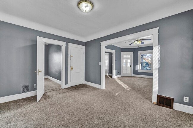 Building Photo - 1290 Hall Ave