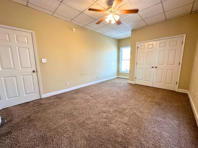 Building Photo - Upper Level Apartment in Wyndhurst with Gr...