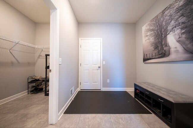 Building Photo - 6668 Coach House Ln