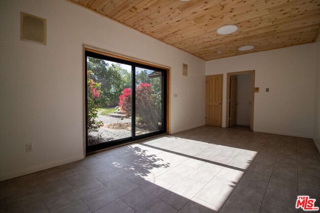 Building Photo - 11619 Lerdo Ave