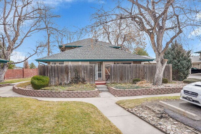 Building Photo - $2,145.95 with $300 Off the first month's rent, 2 Beds - 1 Bath, Townhouse in Greenwood Village w...