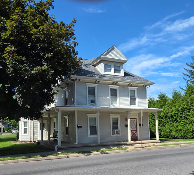 Primary Photo - 214 E Pine St
