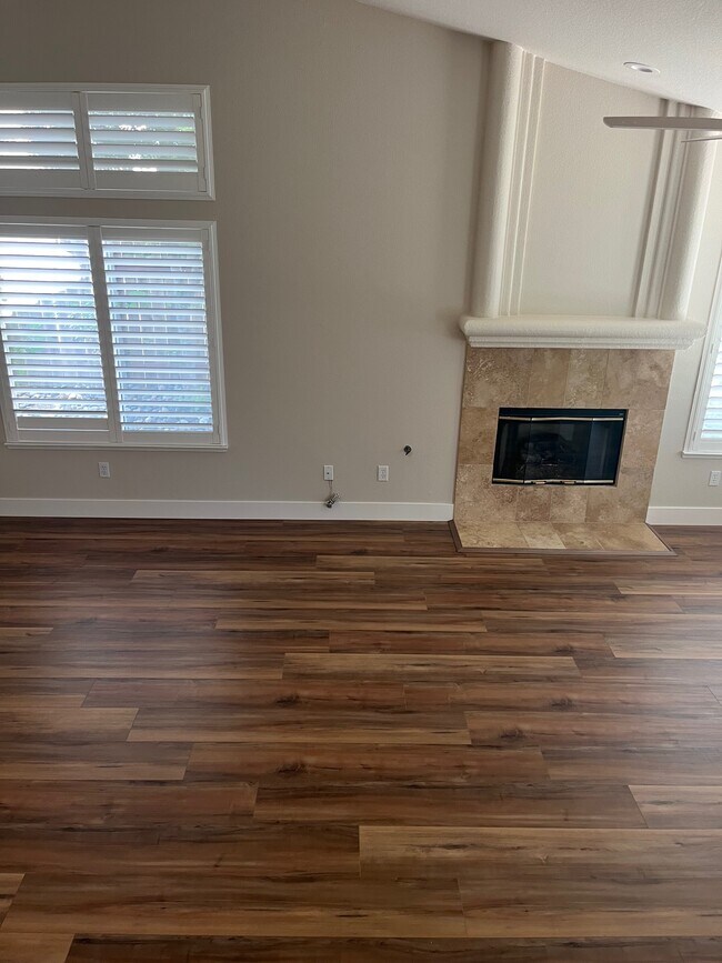 Building Photo - 3367 Chapelle Dr