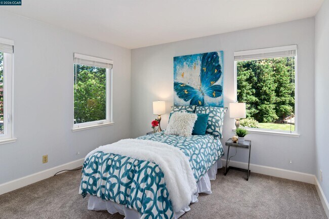 Building Photo - 2324 Saddleback Dr