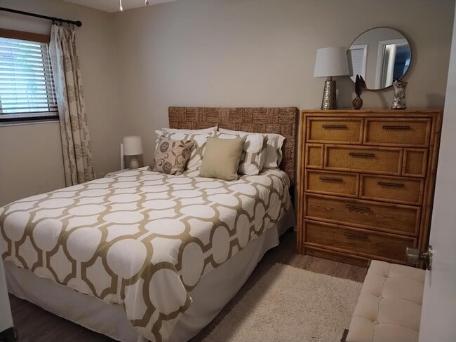 Building Photo - 8754 Honeysuckle Way