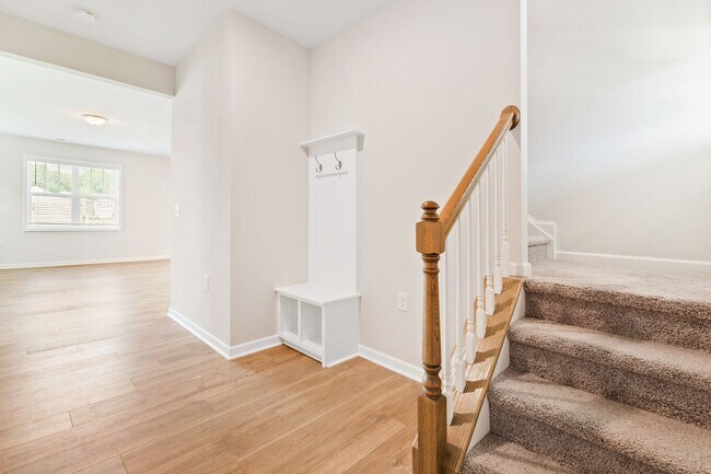 Building Photo - 413 Sunny Flds Dr