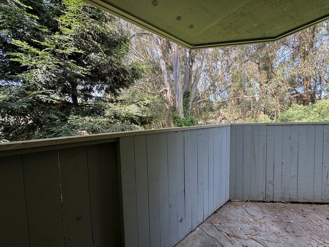 Building Photo - Single Level Lower Condo at Woodside Terrace