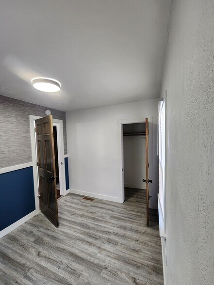 Building Photo - 1696 Hendrick Rd