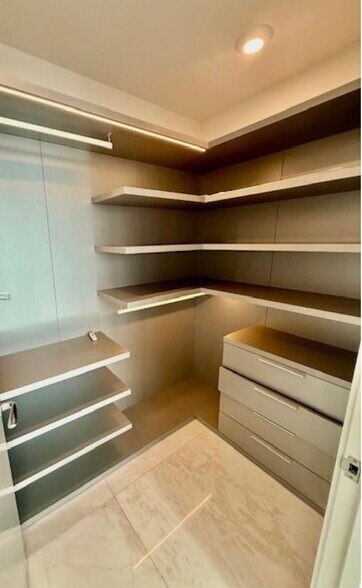 Building Photo - 16901 Collins Ave